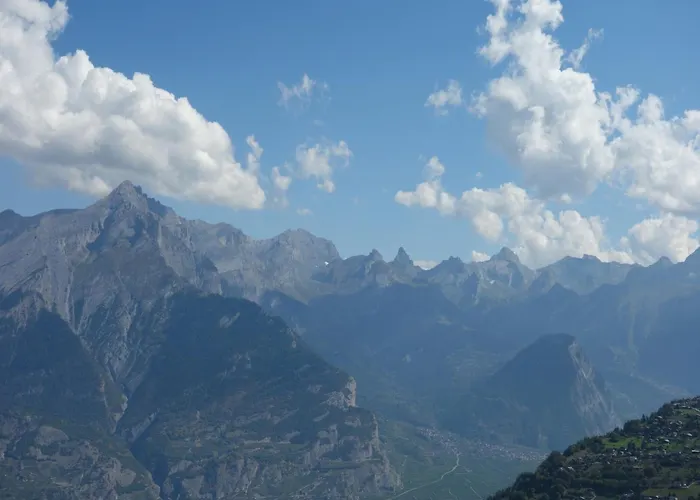 In With Stunning Views 아파트 *